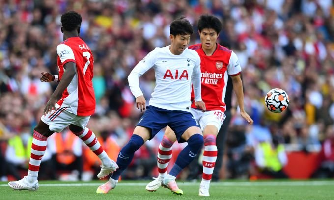 British football experts predict Arsenal will defeat Tottenham