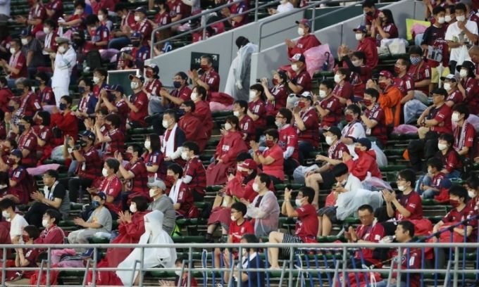 Japanese people flock to the stadium despite nCoV
